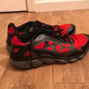 Under Armour size 9.5 men’s shoe. Very little wear